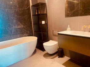 Trendy Shoreditch 3 Bed 2 Bath penthouse with Terrace & park view